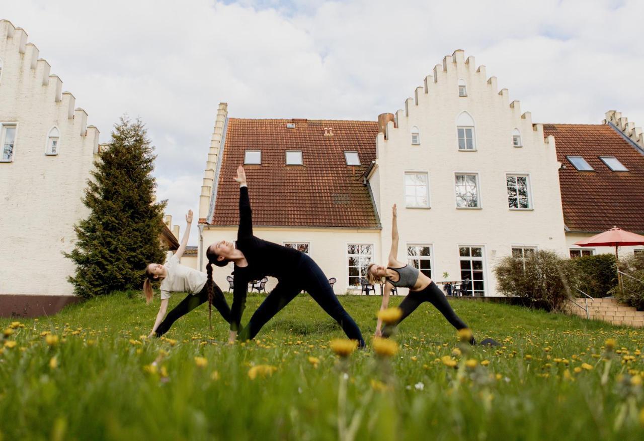 Boutique Hotel Gut Tribbevitz Neuenkirchen auf Rugen Екстериор снимка
