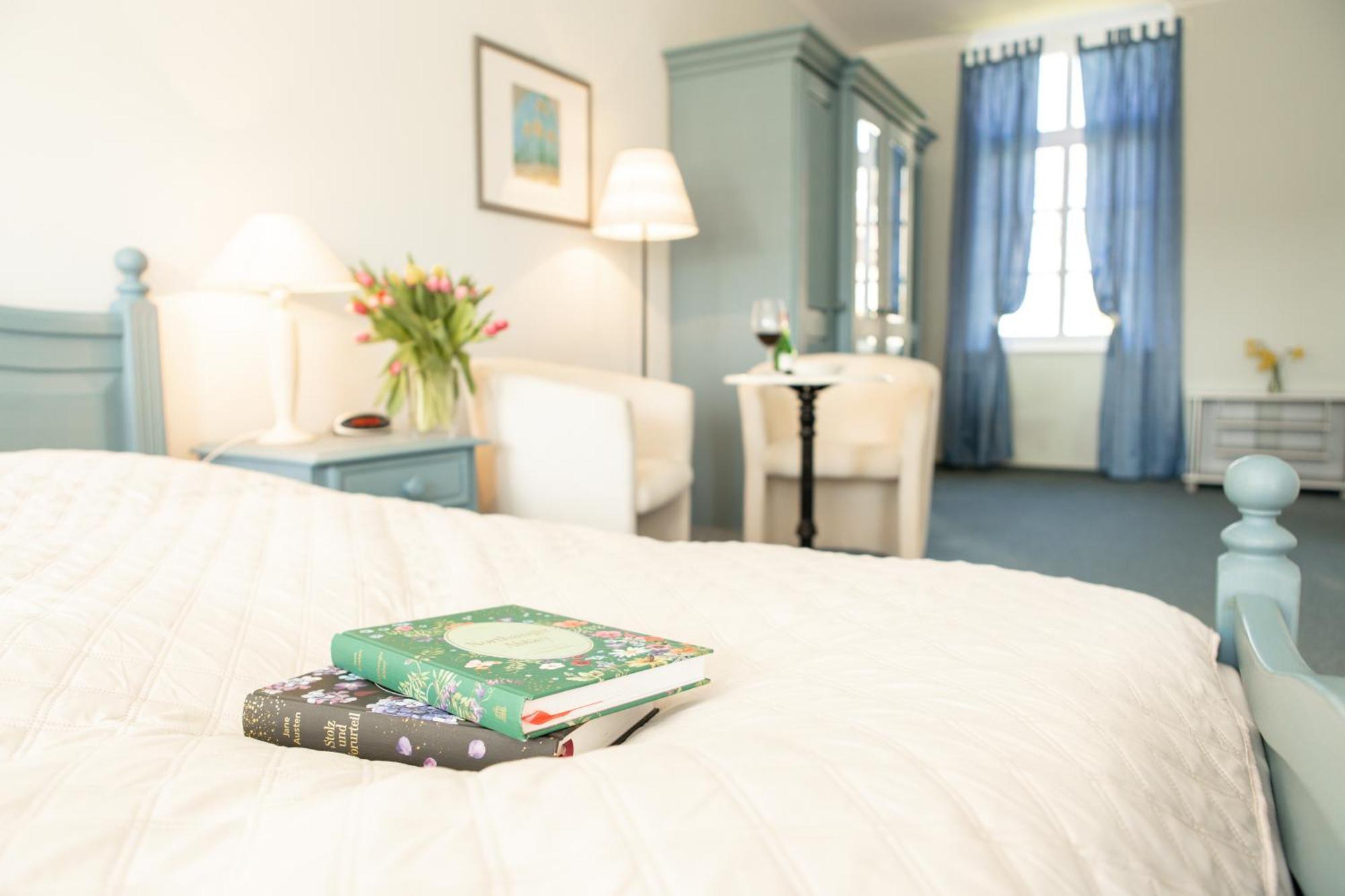 Boutique Hotel Gut Tribbevitz Neuenkirchen auf Rugen Екстериор снимка